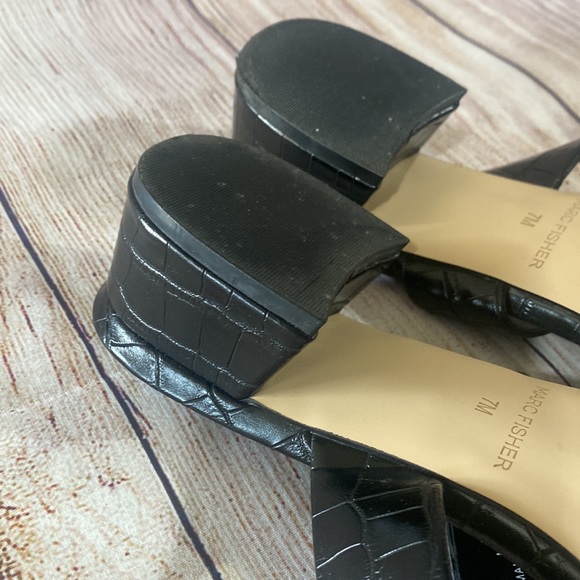 Marc Fisher Size 7 Slip On, Black EUC - Picture 7 of 9